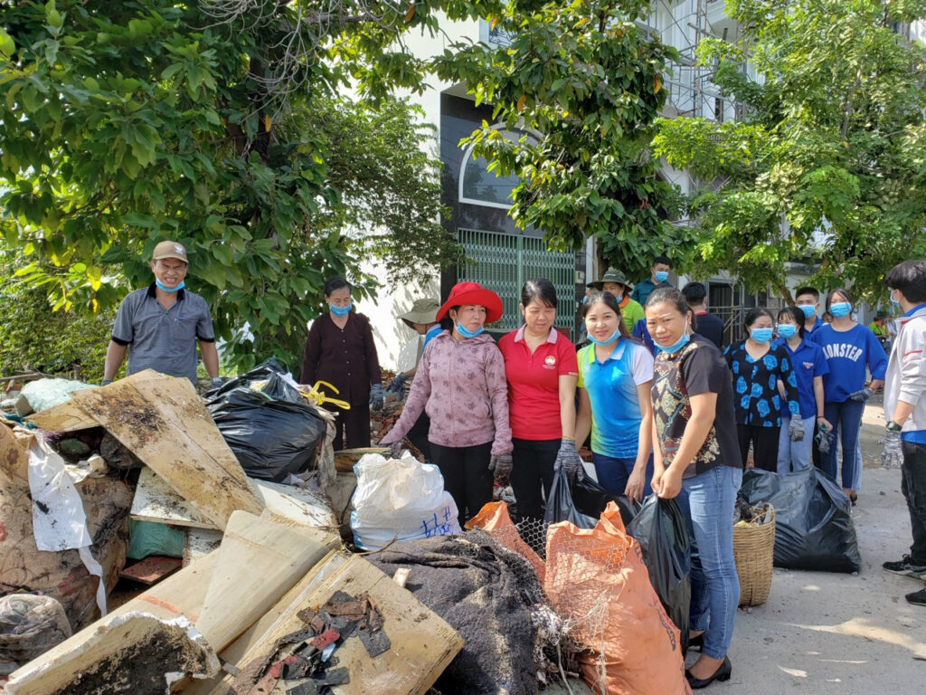 Người dân TP.HCM chung tay dọn rác, xây dựng ý thức bảo vệ môi trường